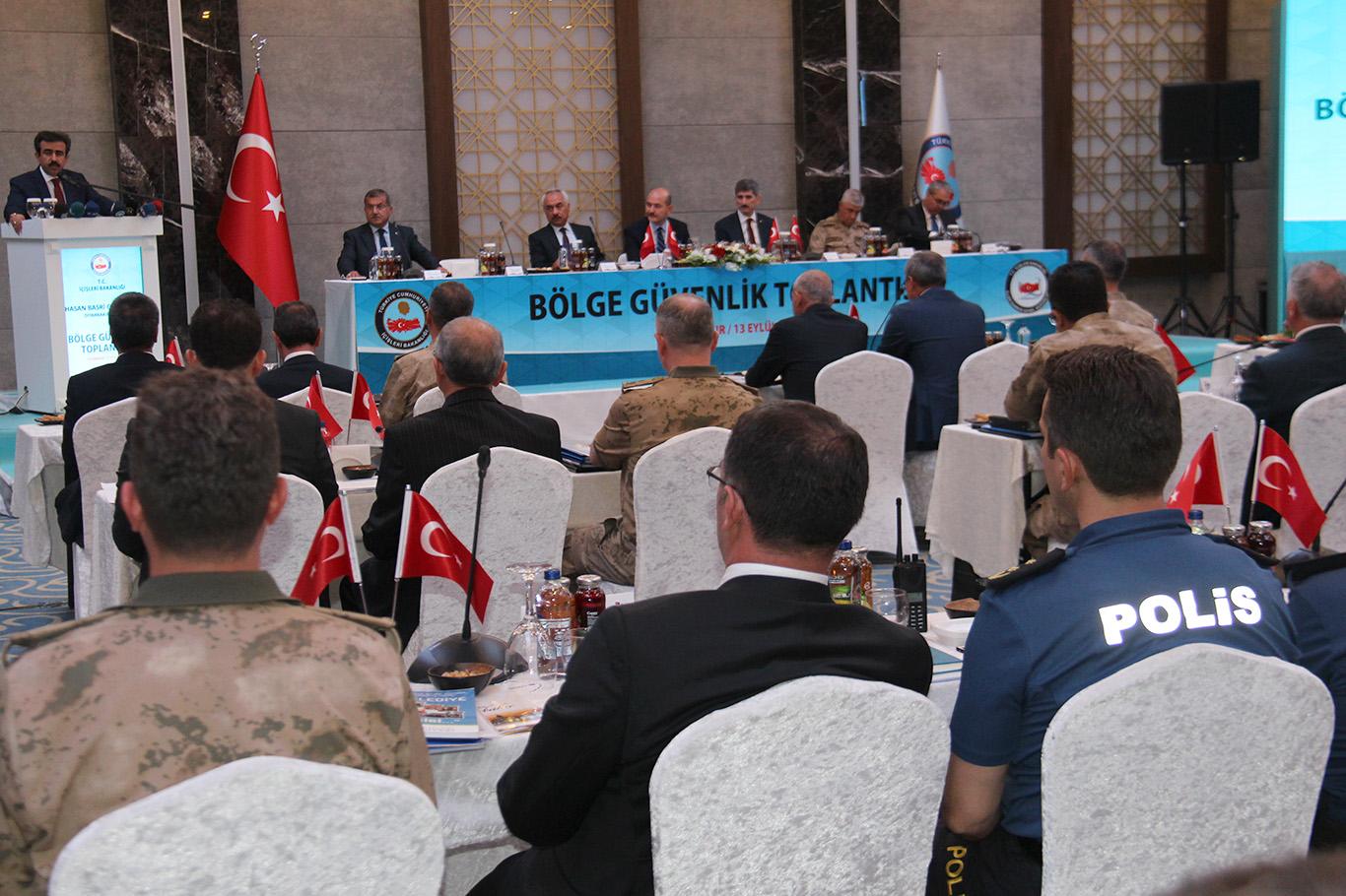 Bölge valileri Diyarbakır'da toplandı Bölge valileri Diyarbakır'da toplandı